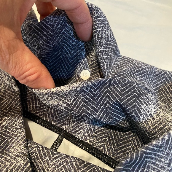 Lululemon cropped leggings. Size 10. - Picture 3 of 3